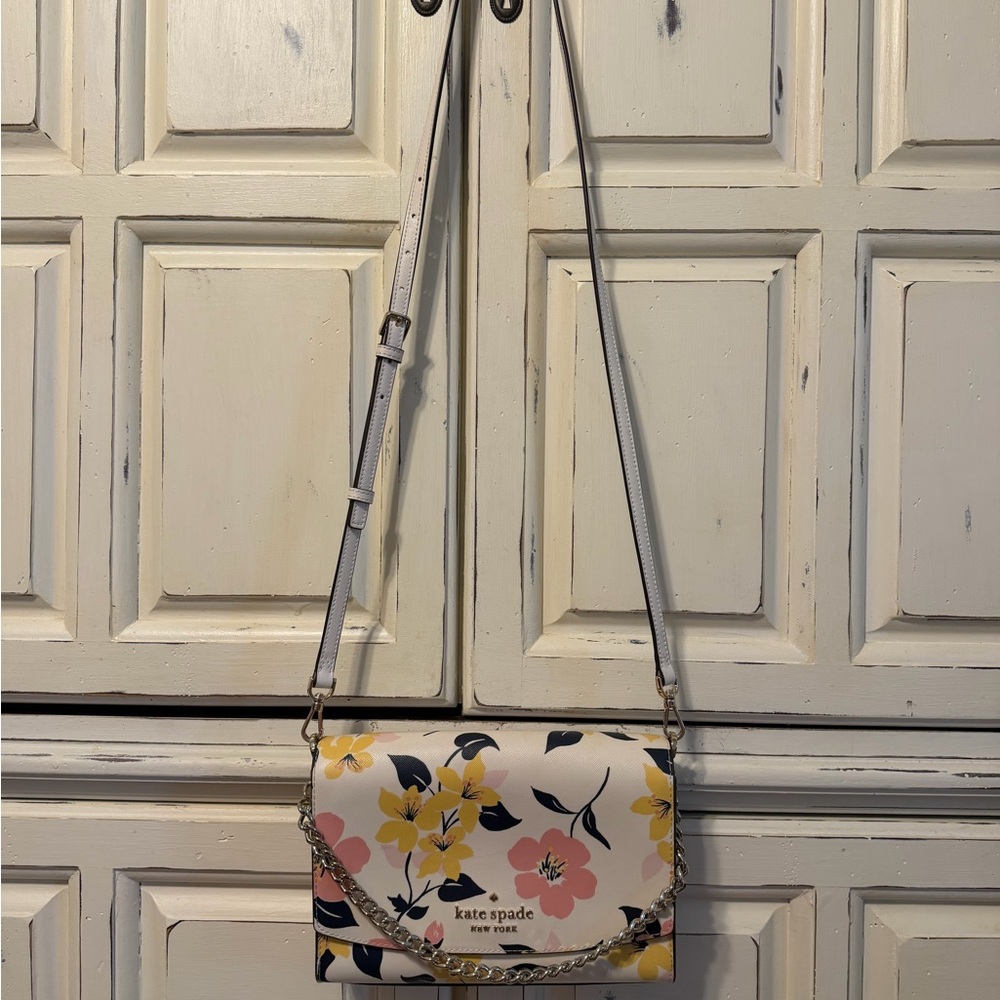 kate spade ♠️ Lily Blossom Print Convertible Crossbody - Picture 2 of 12